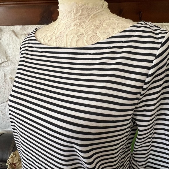 3/$25 💋 Gloria Vanderbilt Black and White Striped Top Size M - Picture 5 of 7